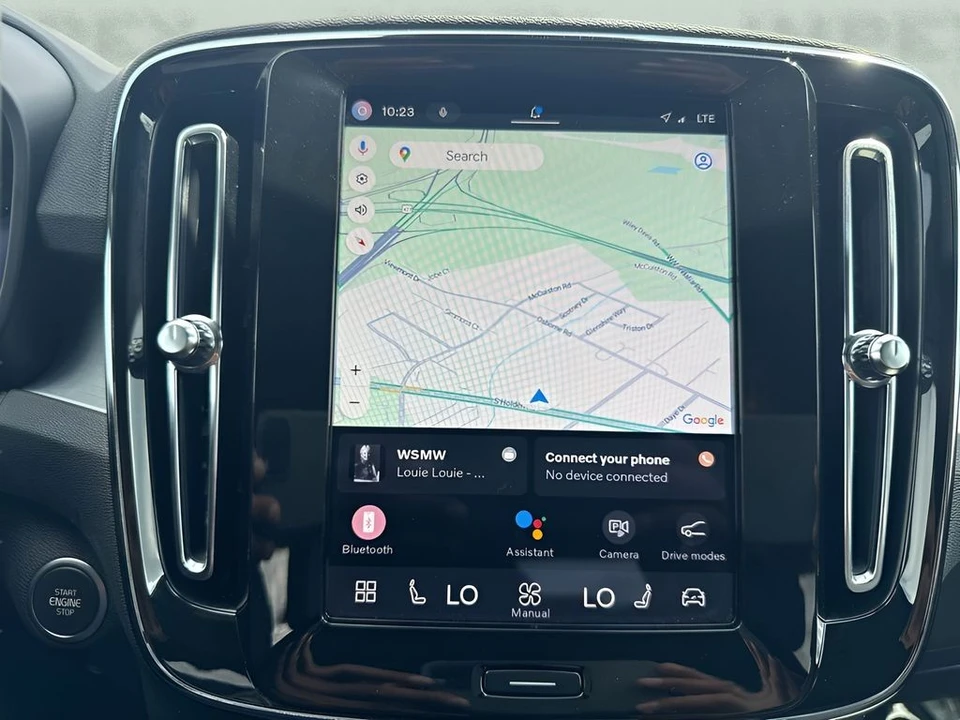 2025 Volvo XC40 - Image 20 of 31