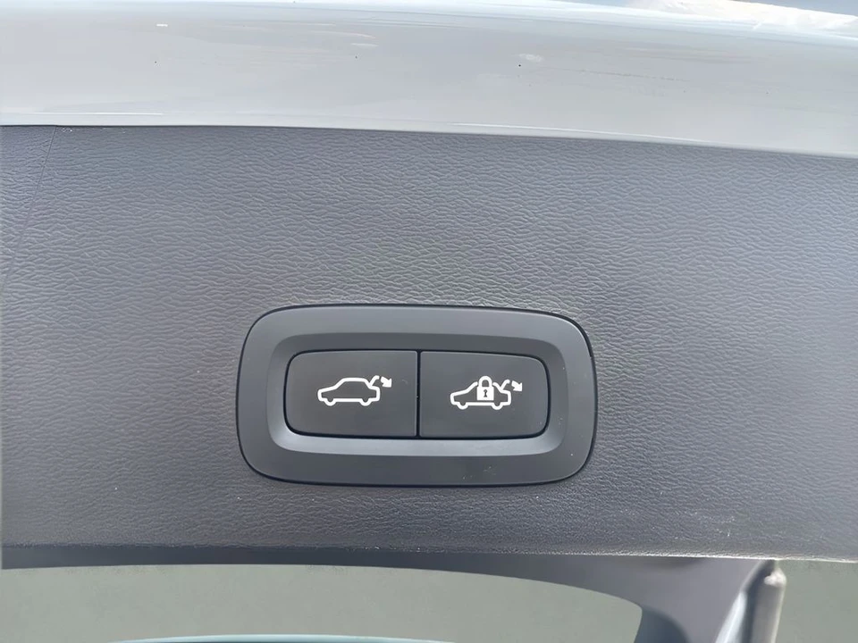 2025 Volvo XC40 - Image 30 of 31