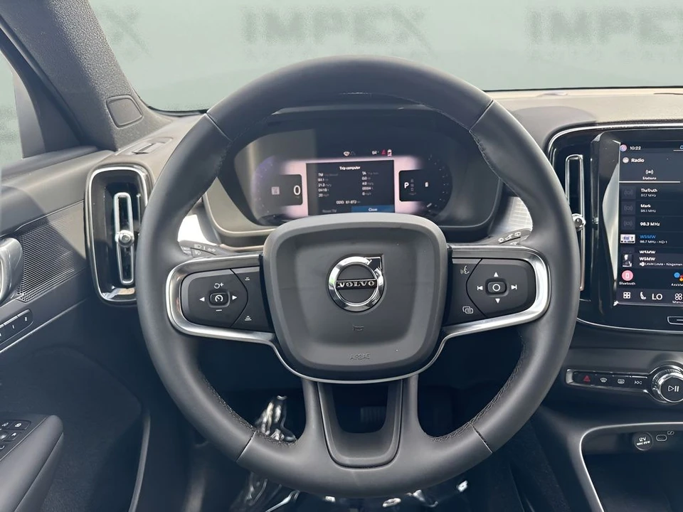 2025 Volvo XC40 - Image 14 of 31