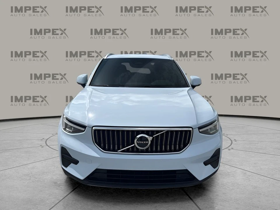 2025 Volvo XC40 - Image 8 of 31