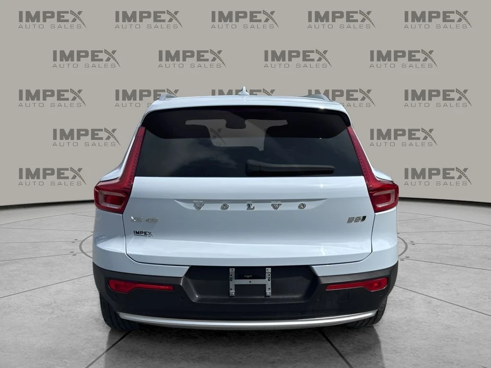 2025 Volvo XC40 - Image 4 of 31
