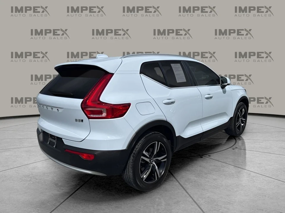 2025 Volvo XC40 - Image 5 of 31