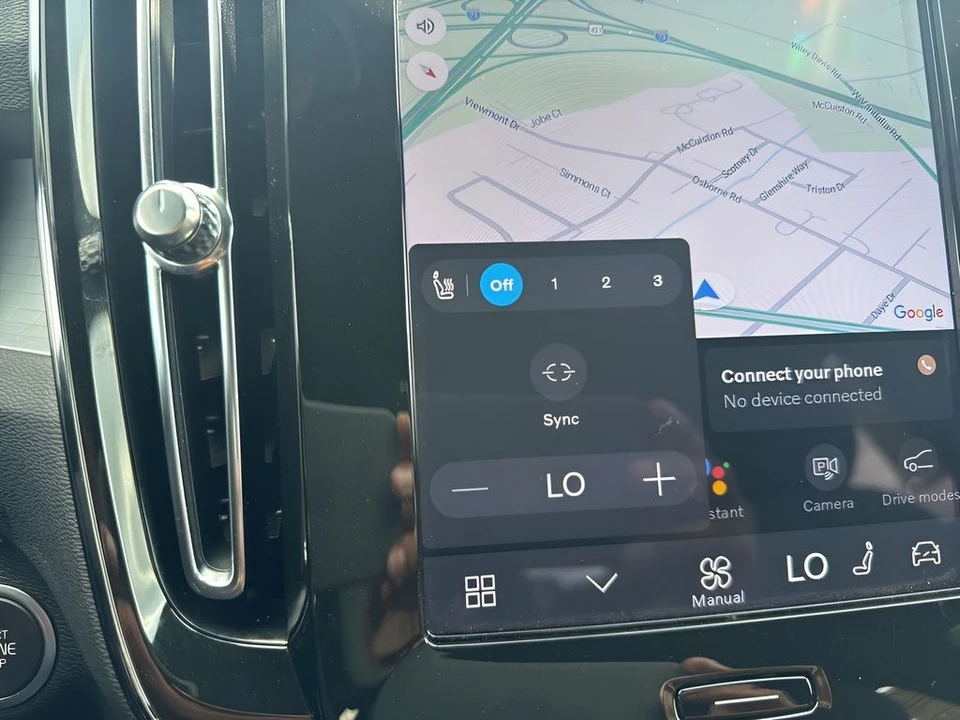 2025 Volvo XC40 - Image 22 of 31
