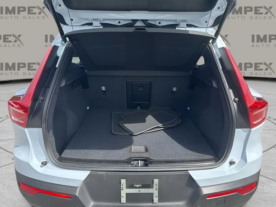 2025 Volvo XC40 - Image 29 of 31