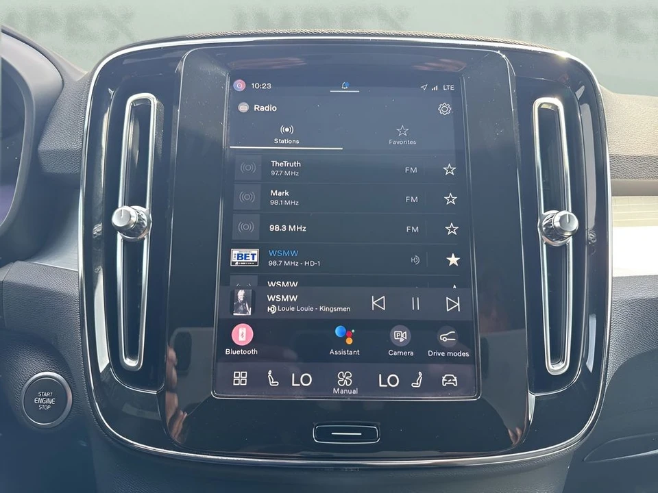 2025 Volvo XC40 - Image 18 of 31