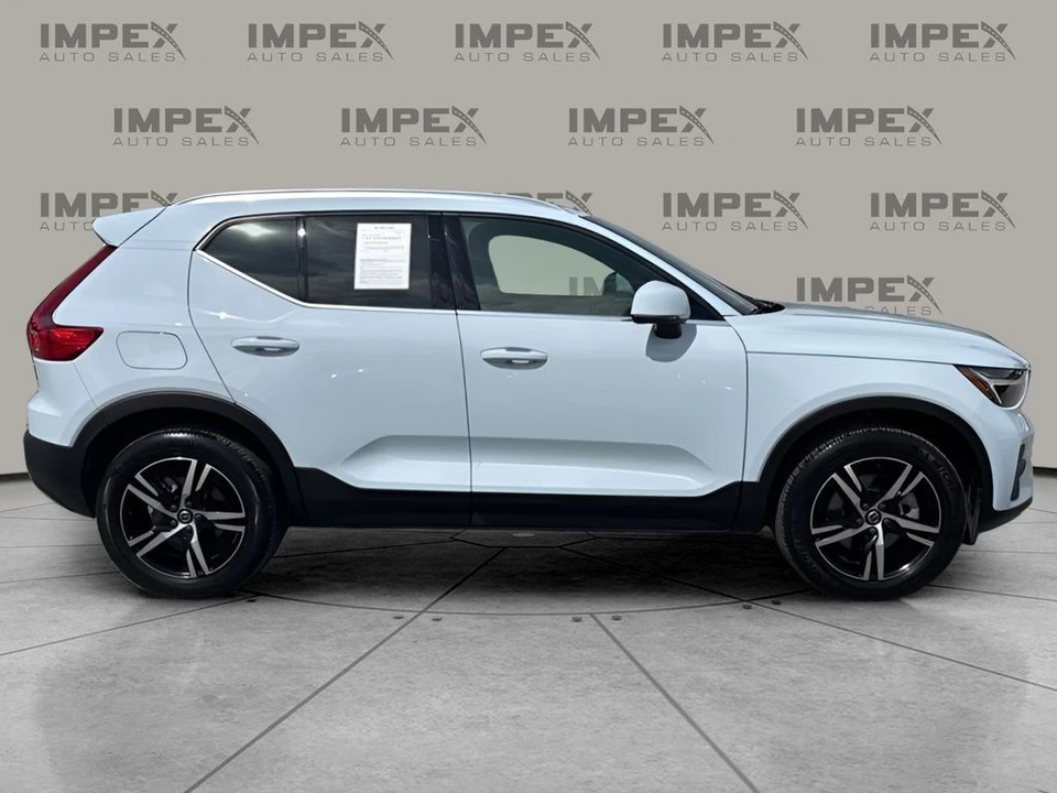 2025 Volvo XC40 - Image 6 of 31