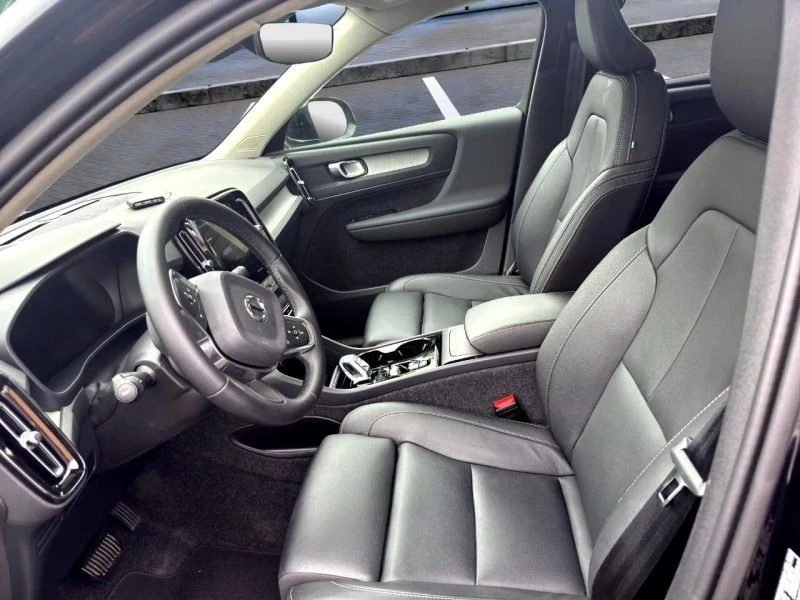 2025 Volvo XC40 - Image 9 of 12