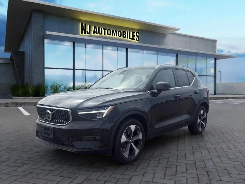 2025 Volvo XC40 - Image 3 of 12