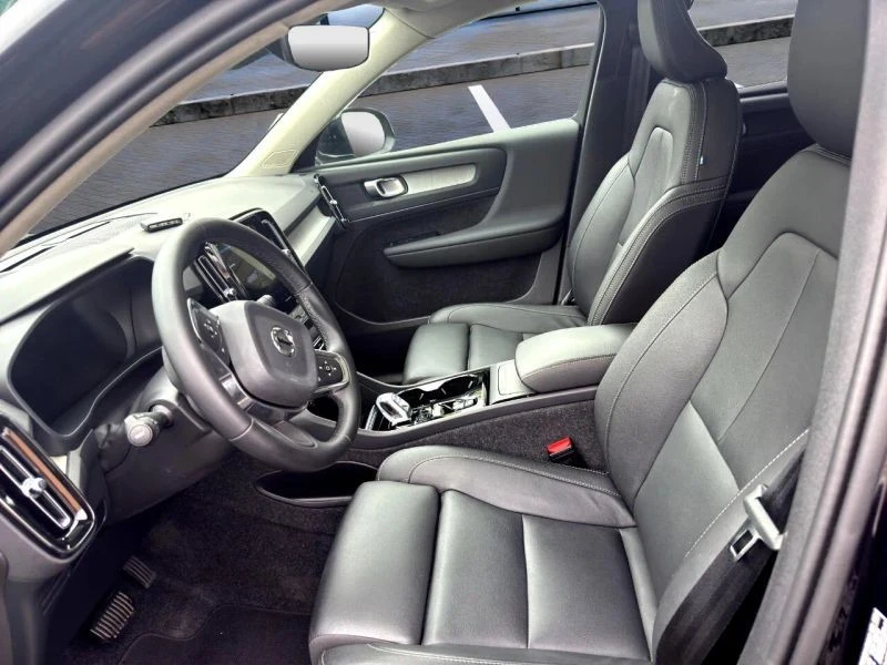 2025 Volvo XC40 - Image 9 of 12