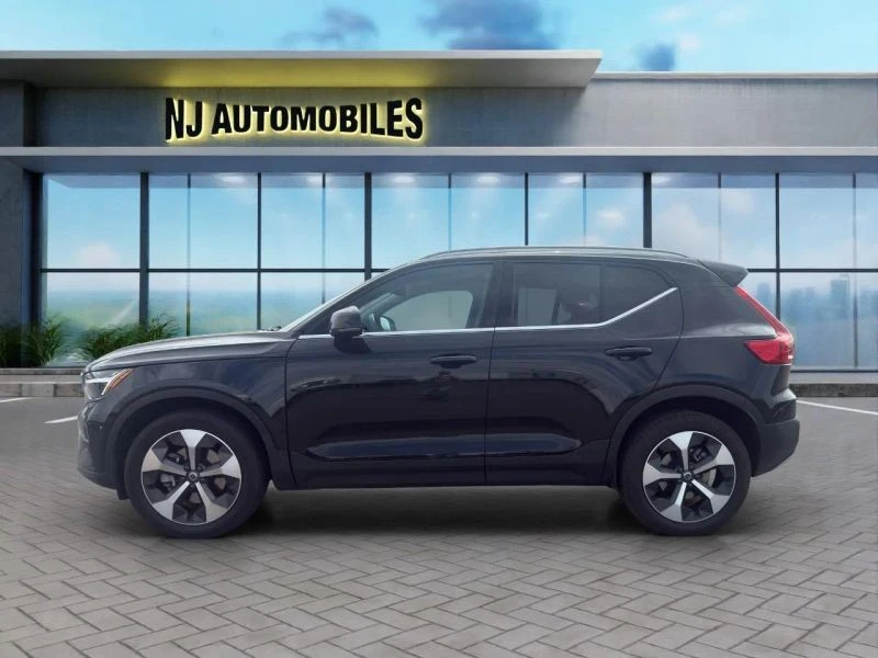 2025 Volvo XC40 - Image 4 of 12
