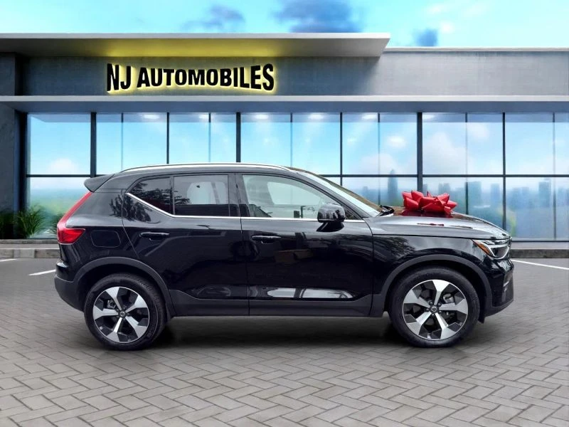 2025 Volvo XC40 - Image 8 of 12