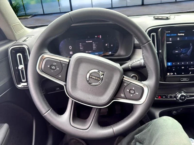 2025 Volvo XC40 - Image 10 of 12