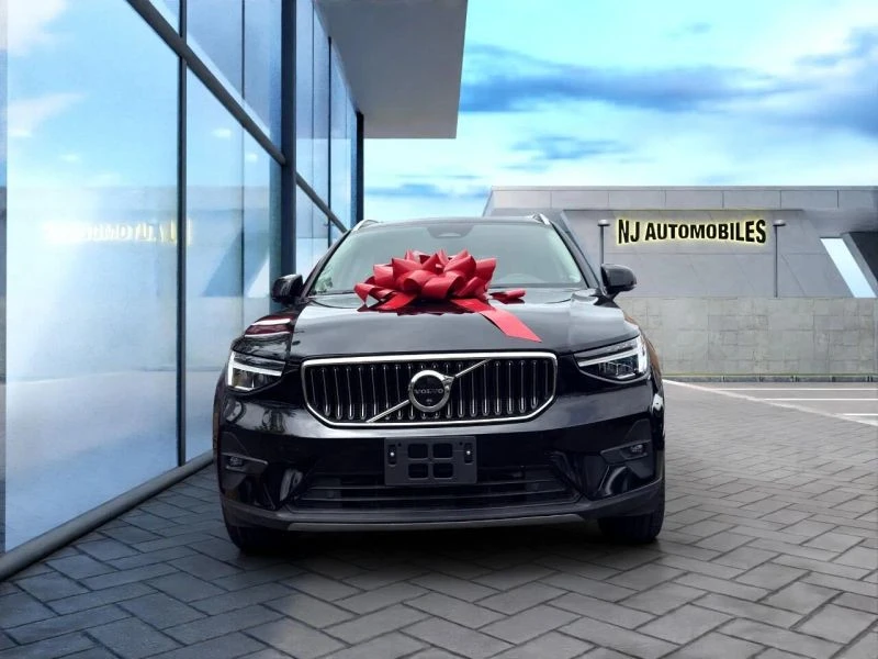 2025 Volvo XC40 - Image 2 of 12