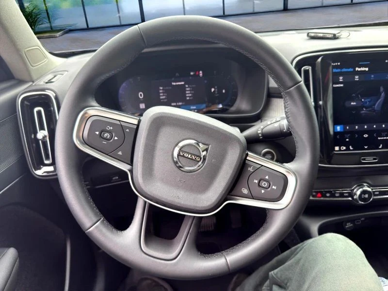 2025 Volvo XC40 - Image 10 of 12