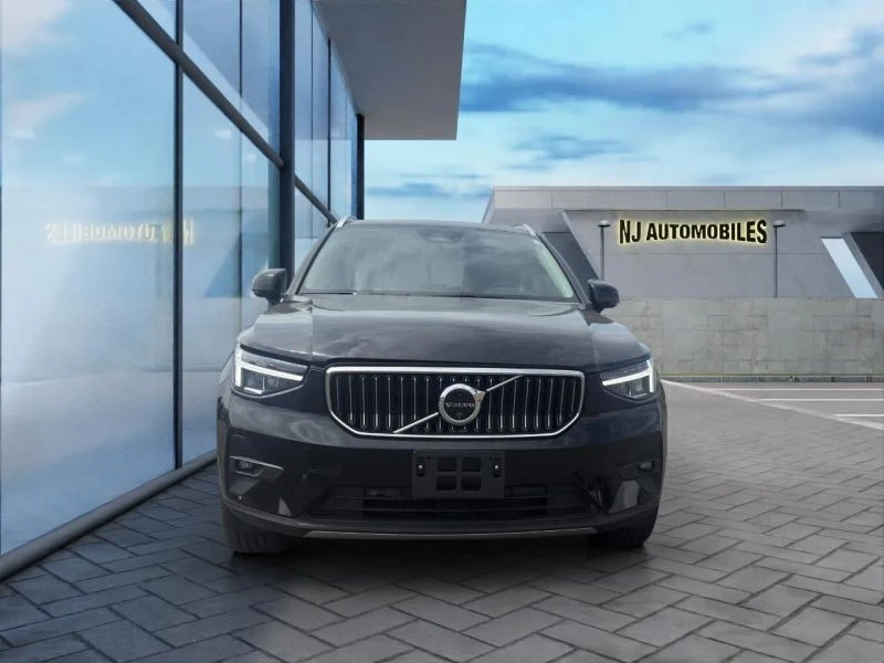 2025 Volvo XC40 - Image 2 of 12