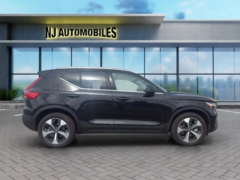 2025 Volvo XC40 - Image 8 of 12