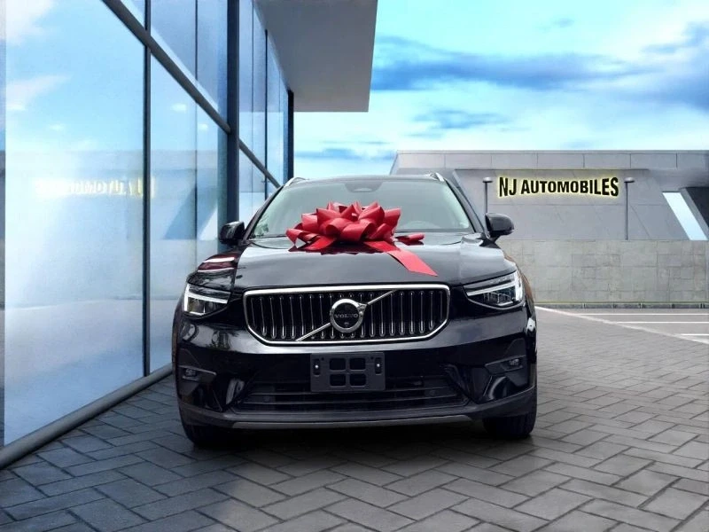 2025 Volvo XC40 - Image 2 of 12