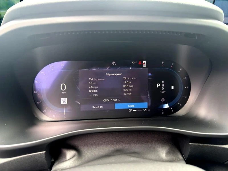 2025 Volvo XC40 - Image 11 of 12