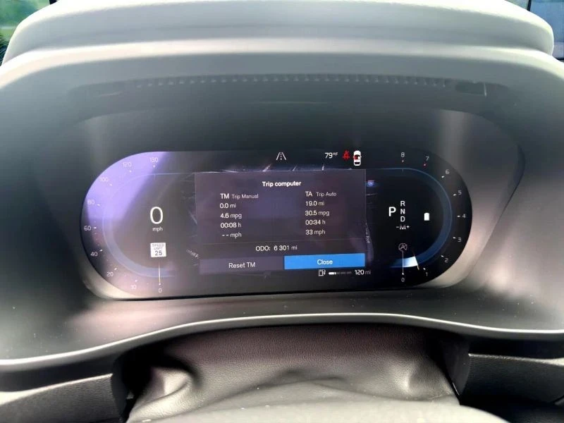 2025 Volvo XC40 - Image 11 of 12