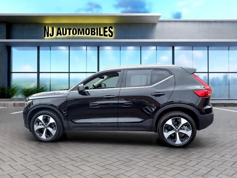 2025 Volvo XC40 - Image 4 of 12