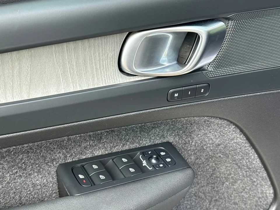 2025 Volvo XC40 - Image 11 of 12