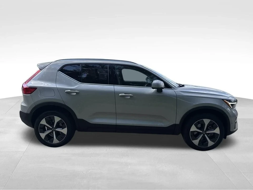 2025 Volvo XC40 - Image 6 of 12