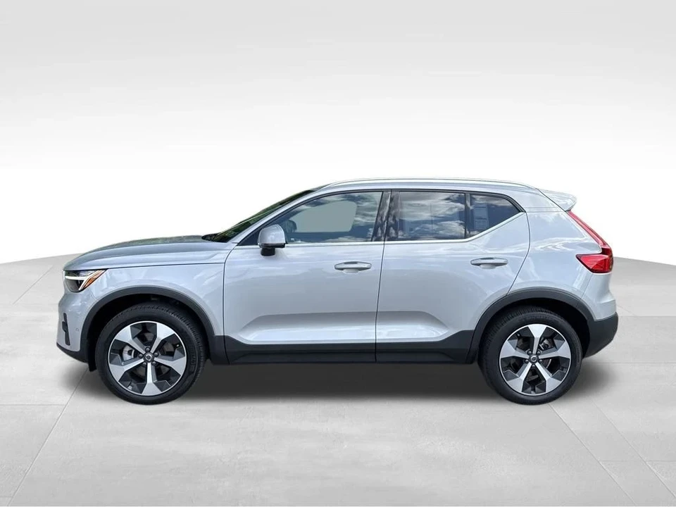 2025 Volvo XC40 - Image 2 of 12
