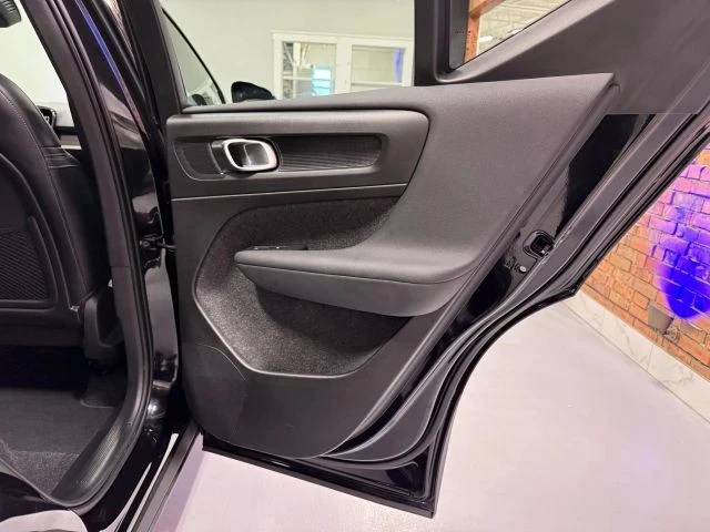 2025 Volvo XC40 - Image 16 of 21