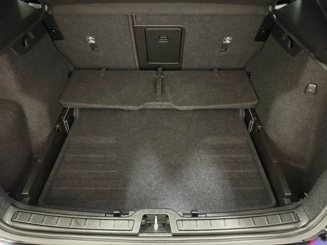 2025 Volvo XC40 - Image 15 of 21