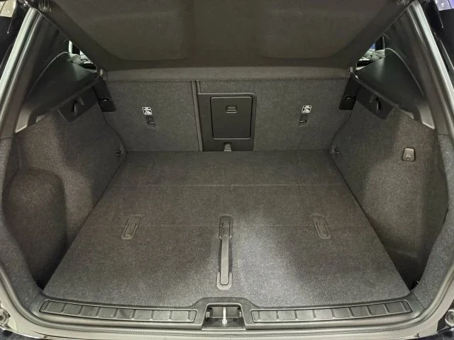 2025 Volvo XC40 - Image 14 of 21