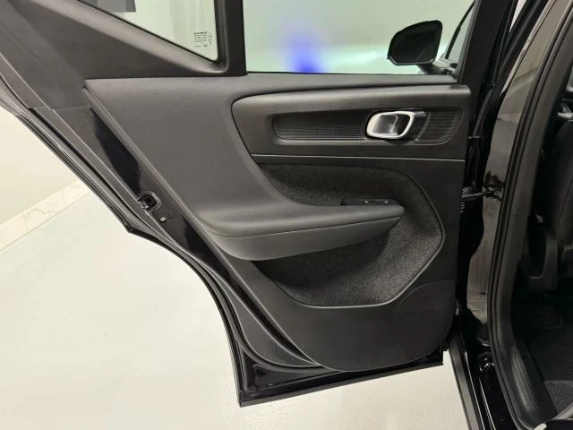 2025 Volvo XC40 - Image 12 of 21