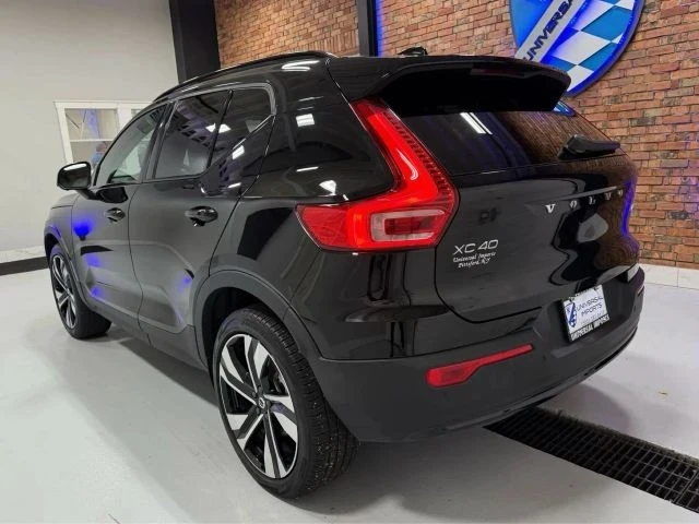 2025 Volvo XC40 - Image 3 of 21