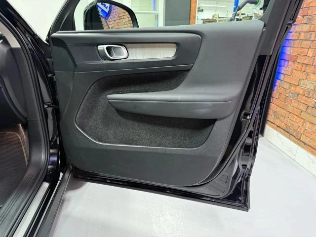 2025 Volvo XC40 - Image 18 of 21