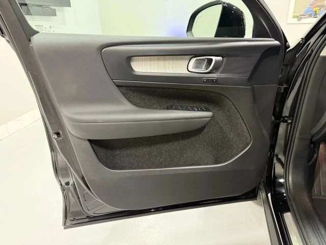 2025 Volvo XC40 - Image 8 of 21
