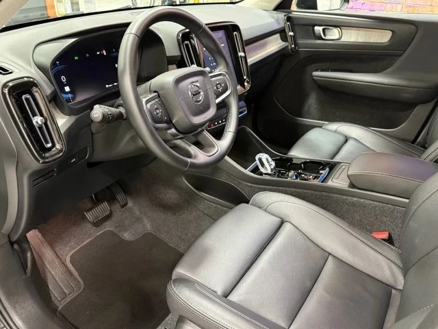 2025 Volvo XC40 - Image 10 of 21