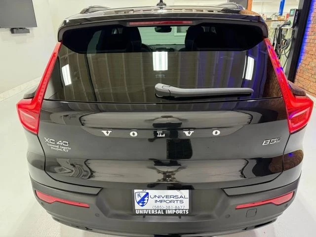 2025 Volvo XC40 - Image 4 of 21