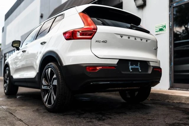 2025 Volvo XC40 - Image 11 of 21