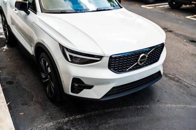 2025 Volvo XC40 - Image 5 of 21