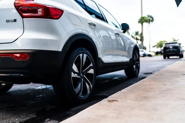 2025 Volvo XC40 - Image 15 of 21