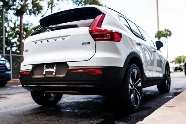 2025 Volvo XC40 - Image 13 of 21