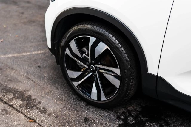 2025 Volvo XC40 - Image 7 of 21