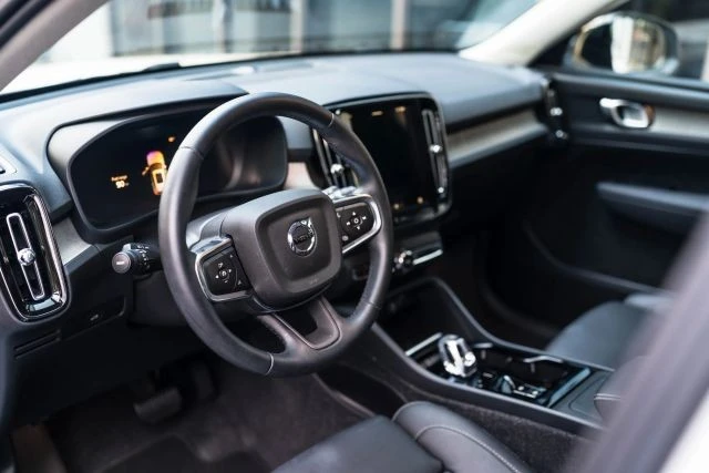 2025 Volvo XC40 - Image 18 of 21