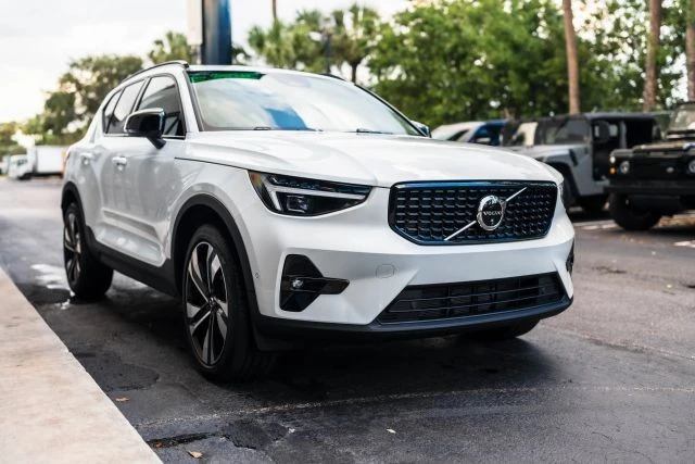 2025 Volvo XC40 - Image 5 of 21