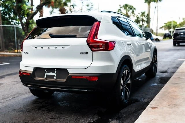 2025 Volvo XC40 - Image 13 of 21