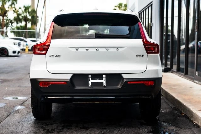 2025 Volvo XC40 - Image 12 of 21