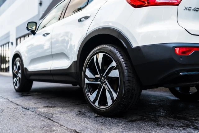 2025 Volvo XC40 - Image 8 of 21