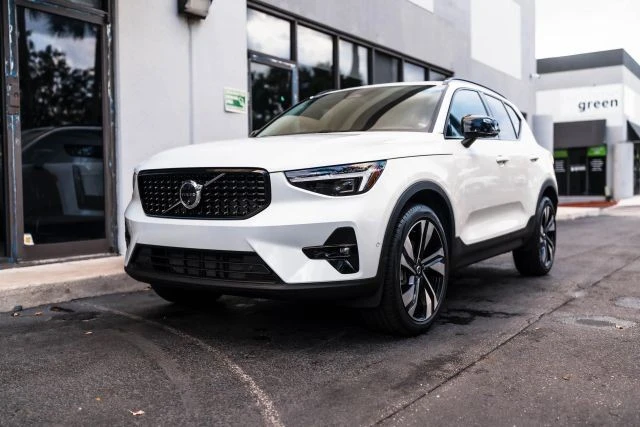 2025 Volvo XC40 - Image 2 of 21