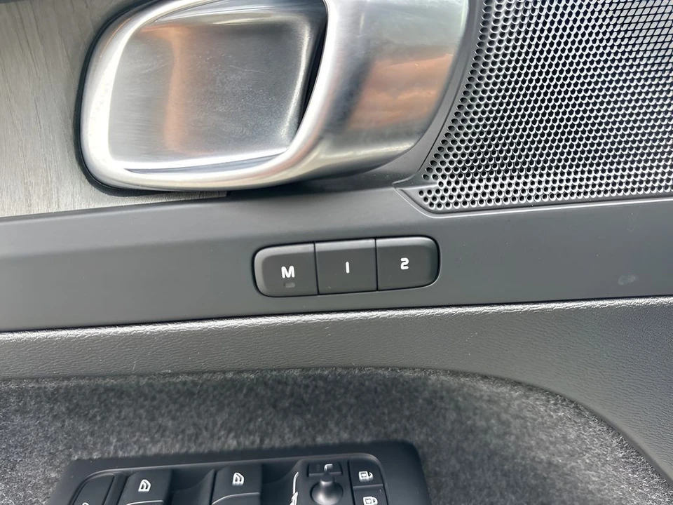 2025 Volvo XC40 - Image 11 of 21