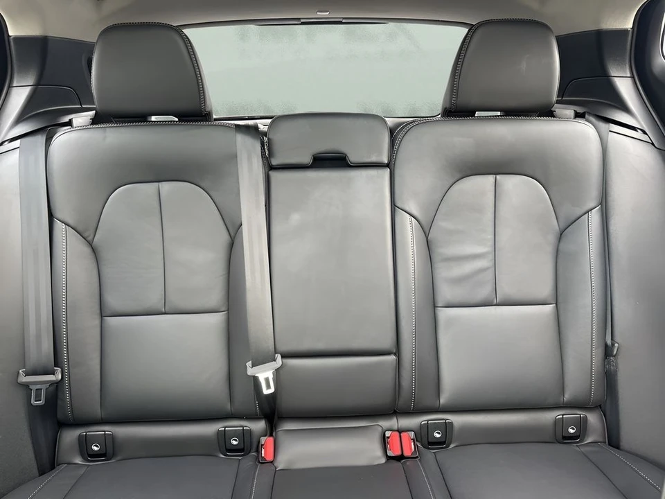 2025 Volvo XC40 - Image 13 of 21