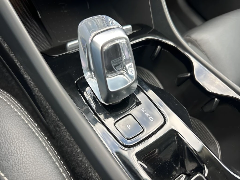 2025 Volvo XC40 - Image 18 of 21